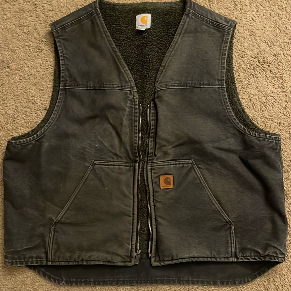 Mens Sherpa lined carhartt vest like new condition